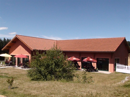Commercial premises 210 m2 with its large plot of land