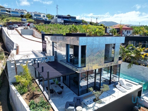 House with 3 Rooms in Madeira with 470,00 m²