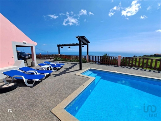 House with 2 Rooms in Calheta with 286,00 m²