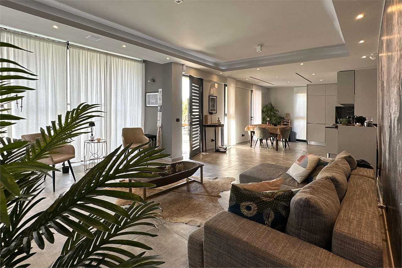 Villa with private pool and large outdoor patio