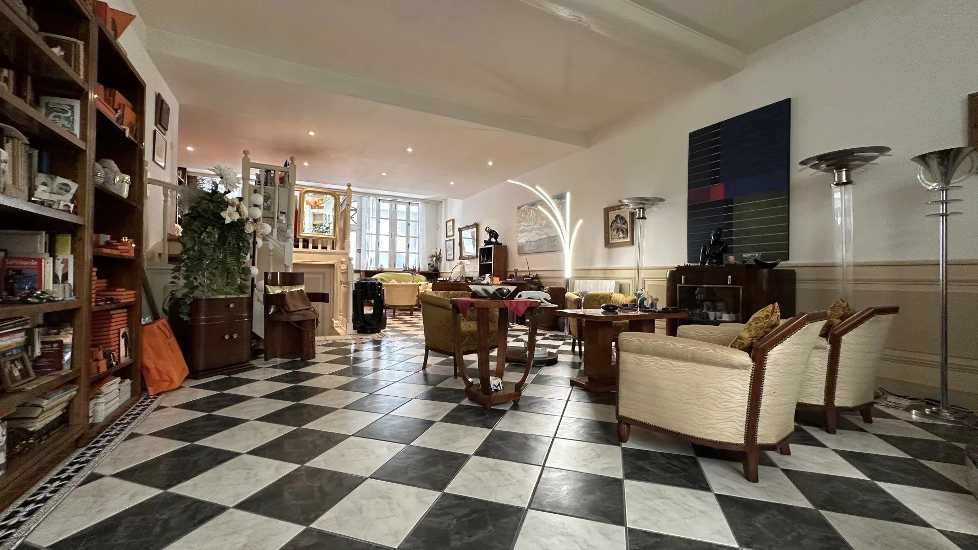 Atypical Apartment In La Rochelle