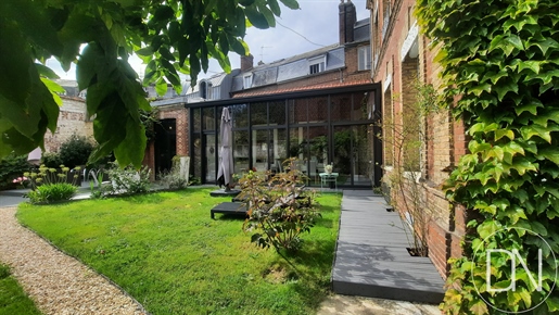 Maison bourgeoise avec jardin, située dans un quartier résidentiel, Elbeuf, Seine-Maritime (76), à v