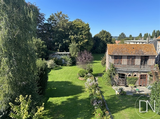 16Th century manor on 2,500 m2 of garden with 2 outbuildings, Pont-L'Évêque, Calvados (14), for sale
