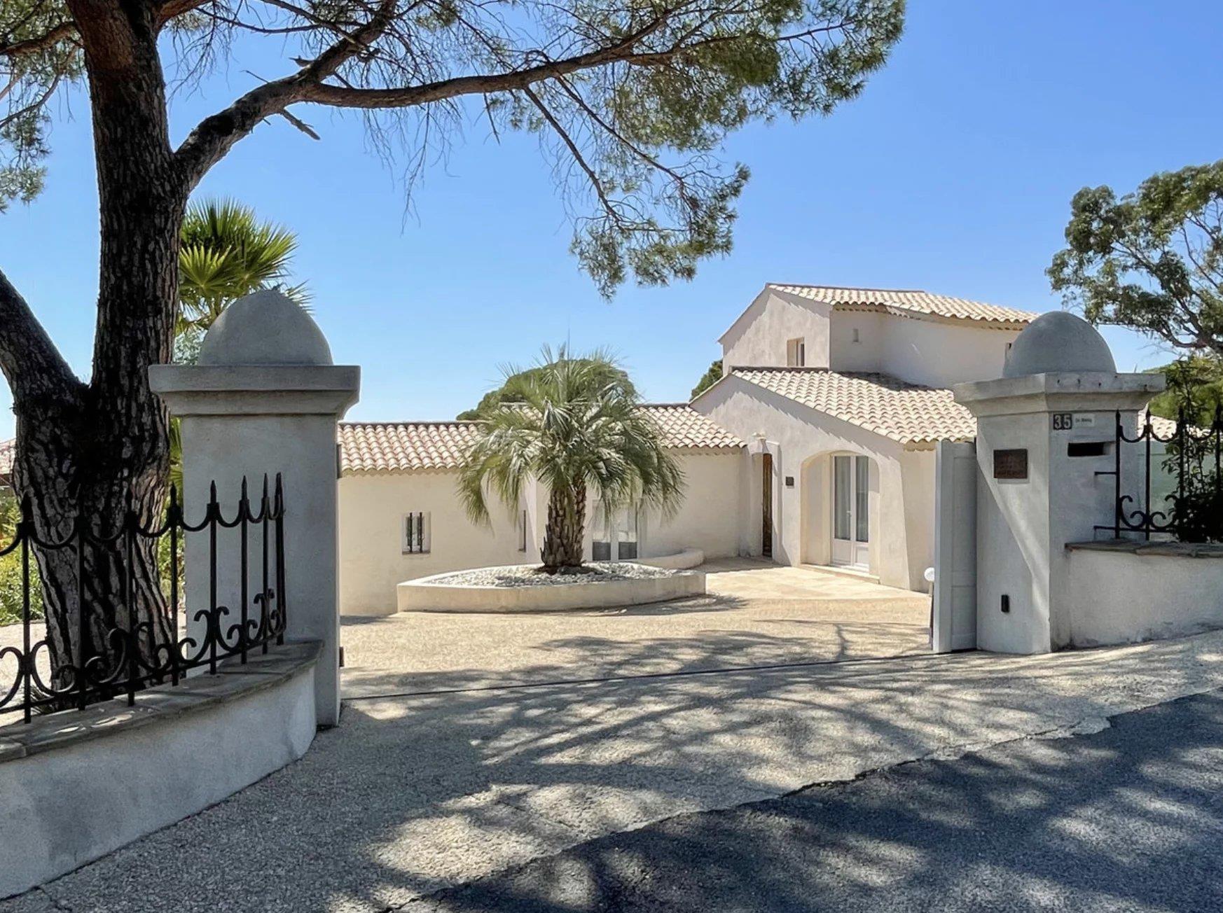 Villa for sale in les Issambres, with panoramic views