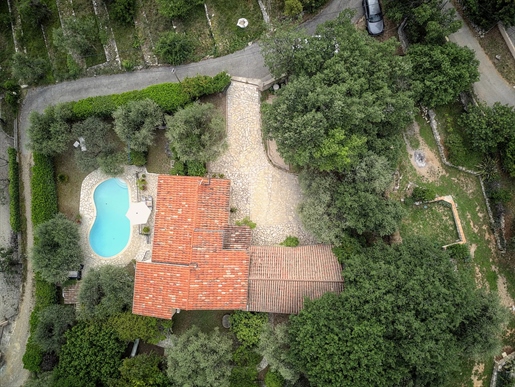 Charmante provenzalische Villa zum Verkauf in Saint-Cezaire-sur-Siagne mit bezaubernden Landschaften