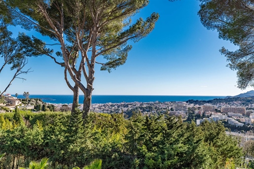 Villa for sale in Mougins with panoramic sea view