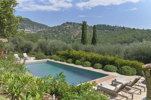 18Th Century Stone Bastide for sale in Chateauneuf-Grasse