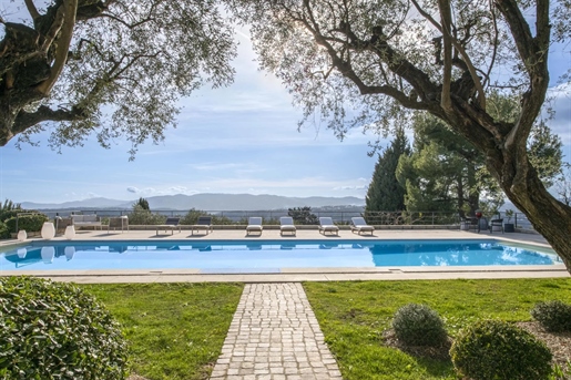 Außergewöhnliche Villa mit Meerblick und Gästehaus zum Verkauf in Plascassier