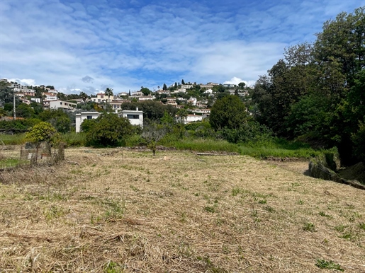 Grundstück mit erteilter Baugenehmigung zum Verkauf in einer ruhigen Gegend in Golfe Juan
