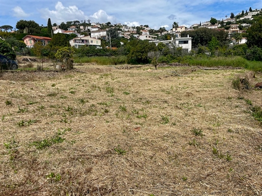 Grundstück mit erteilter Baugenehmigung zum Verkauf in einer ruhigen Gegend in Golfe Juan