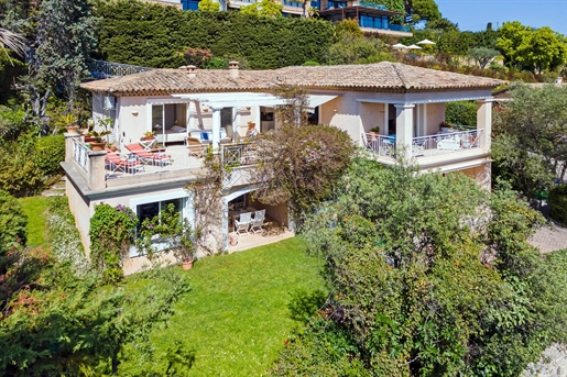 Villa zum Verkauf in Mougins mit Panoramablick auf das Meer
