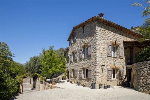Dorfhaus zum Verkauf in Montauroux mit Panoramablick