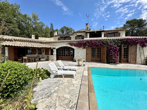 Charming Provençale Villa for Sale in St Paul de Vence with sea view