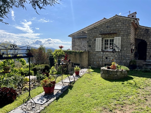Villa for sale in Gattières with panoramic view