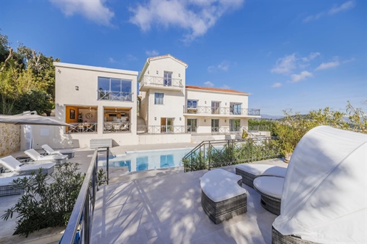 Villa zum Verkauf in Super Cannes mit Berg- und Meerblick