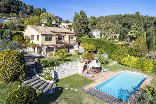 Villa for sale close to Saint Paul de Vence with Views