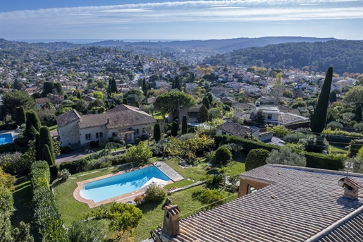 Vente villa près de Saint Paul de Vence avec vue panoramique et distance à pied du village