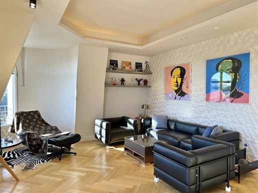 Topfloor apartment for sale in the Banane, Cannes