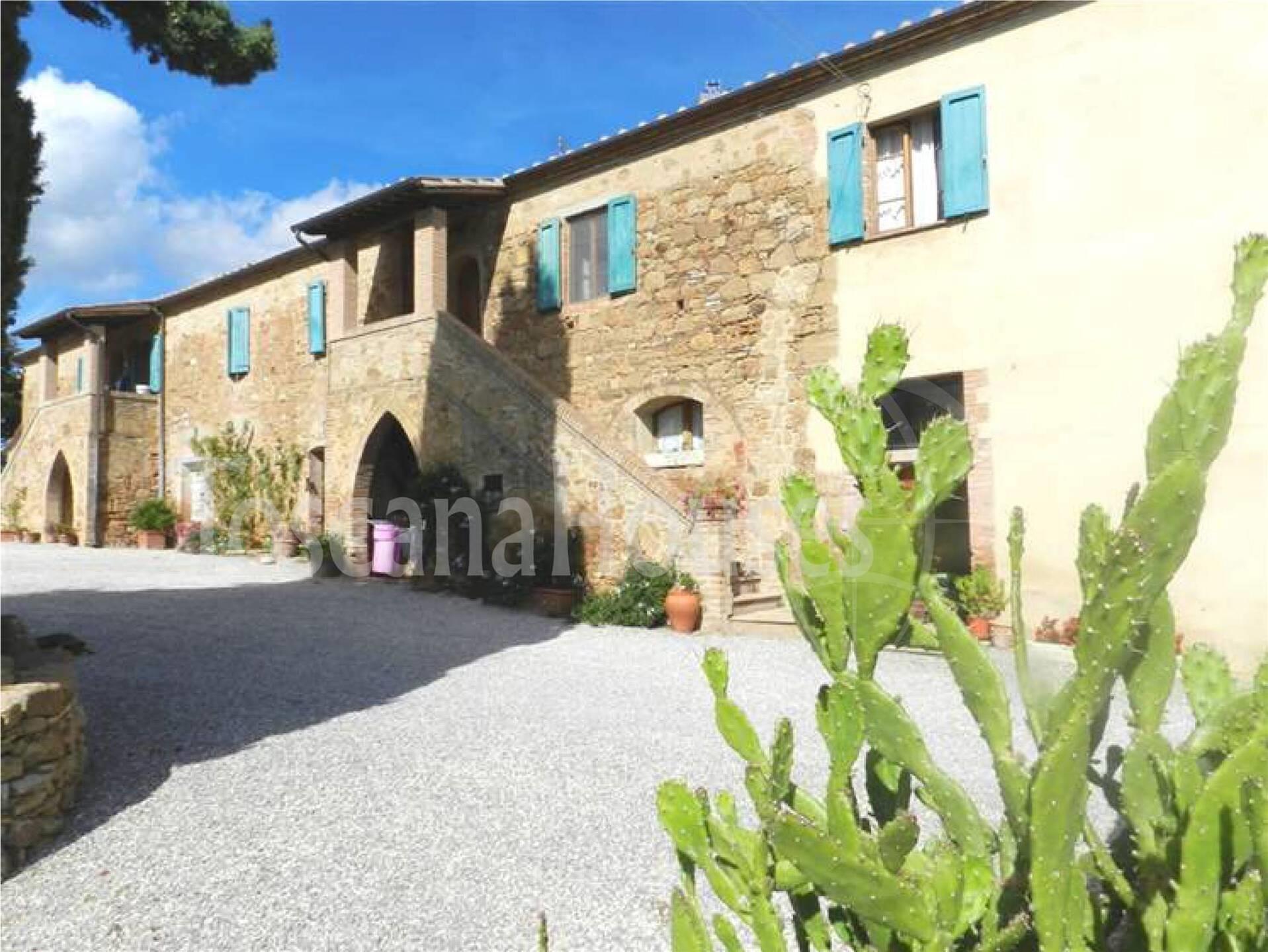 5 Bedrooms - Rustic Village - Tuscany - For Sale - A1190ra46395