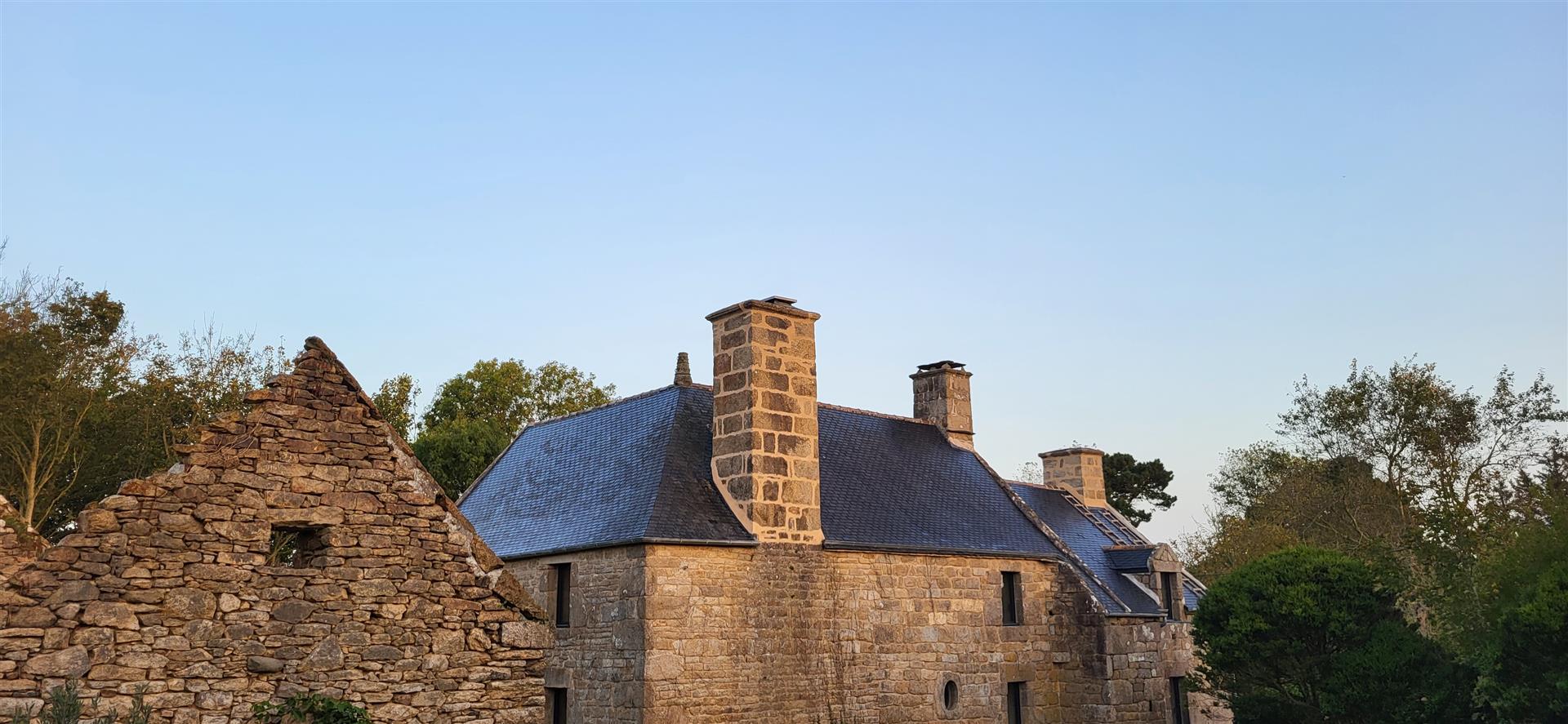 Sale of a stone hamlet