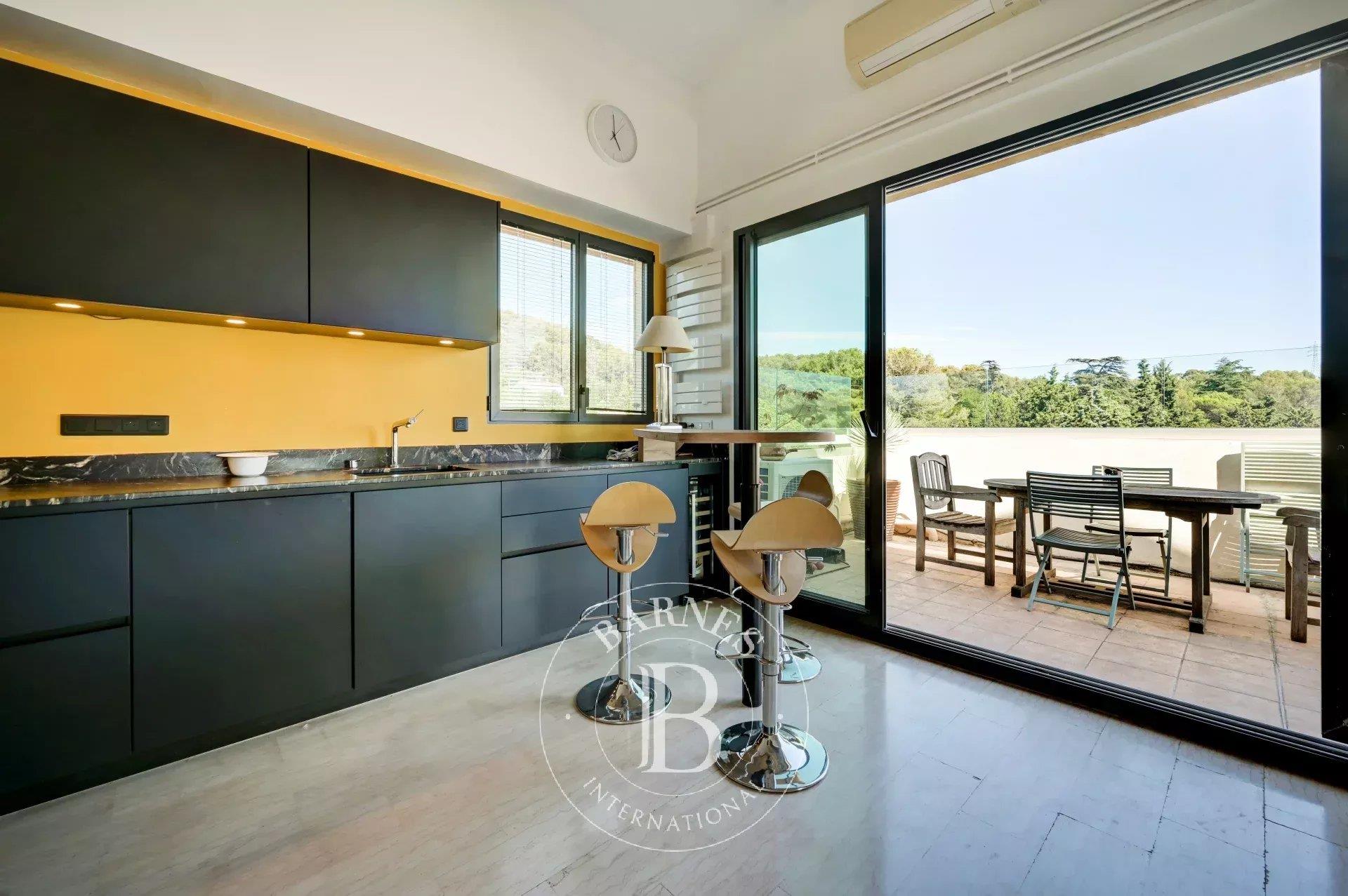 Aix La Torse – Top-Floor Duplex – Two Suites – 54 M² Terrace – Double Garage – Cellar