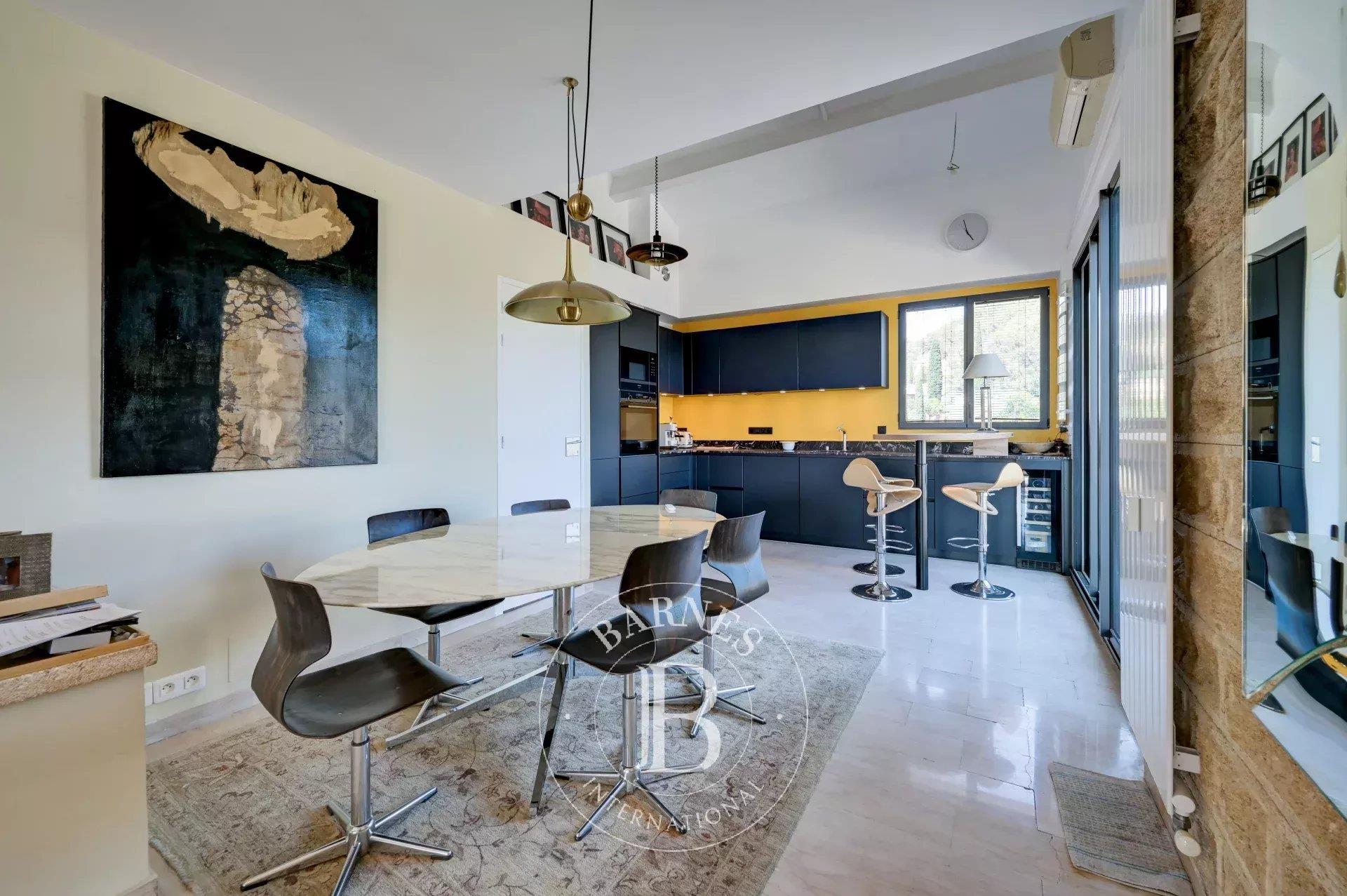 Aix La Torse – Top-Floor Duplex – Two Suites – 54 M² Terrace – Double Garage – Cellar