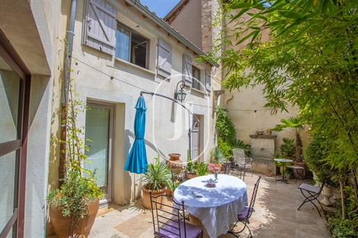18Th century village house for sale near Avignon