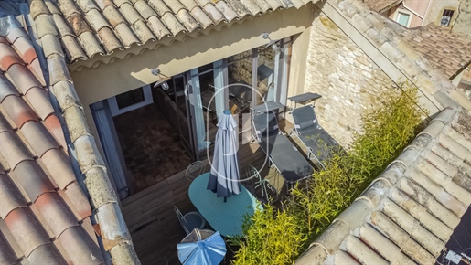 Fully renovated village house with terrace for sale in Châteaune