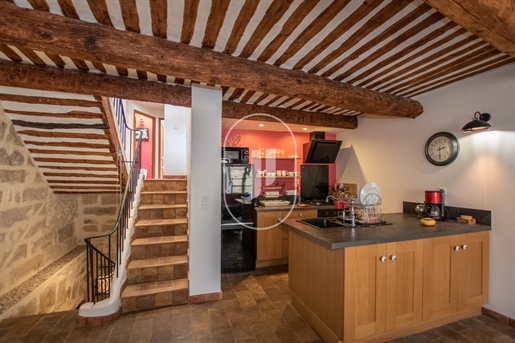 Fully renovated village house with terrace for sale in Châteaune