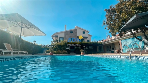 Magnificent Villa with Pool in Quiet Town Area - Perfect for Family