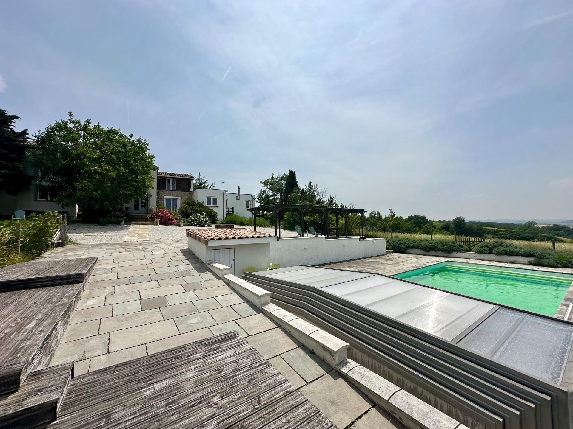 Purchase: Luxury property (09500)