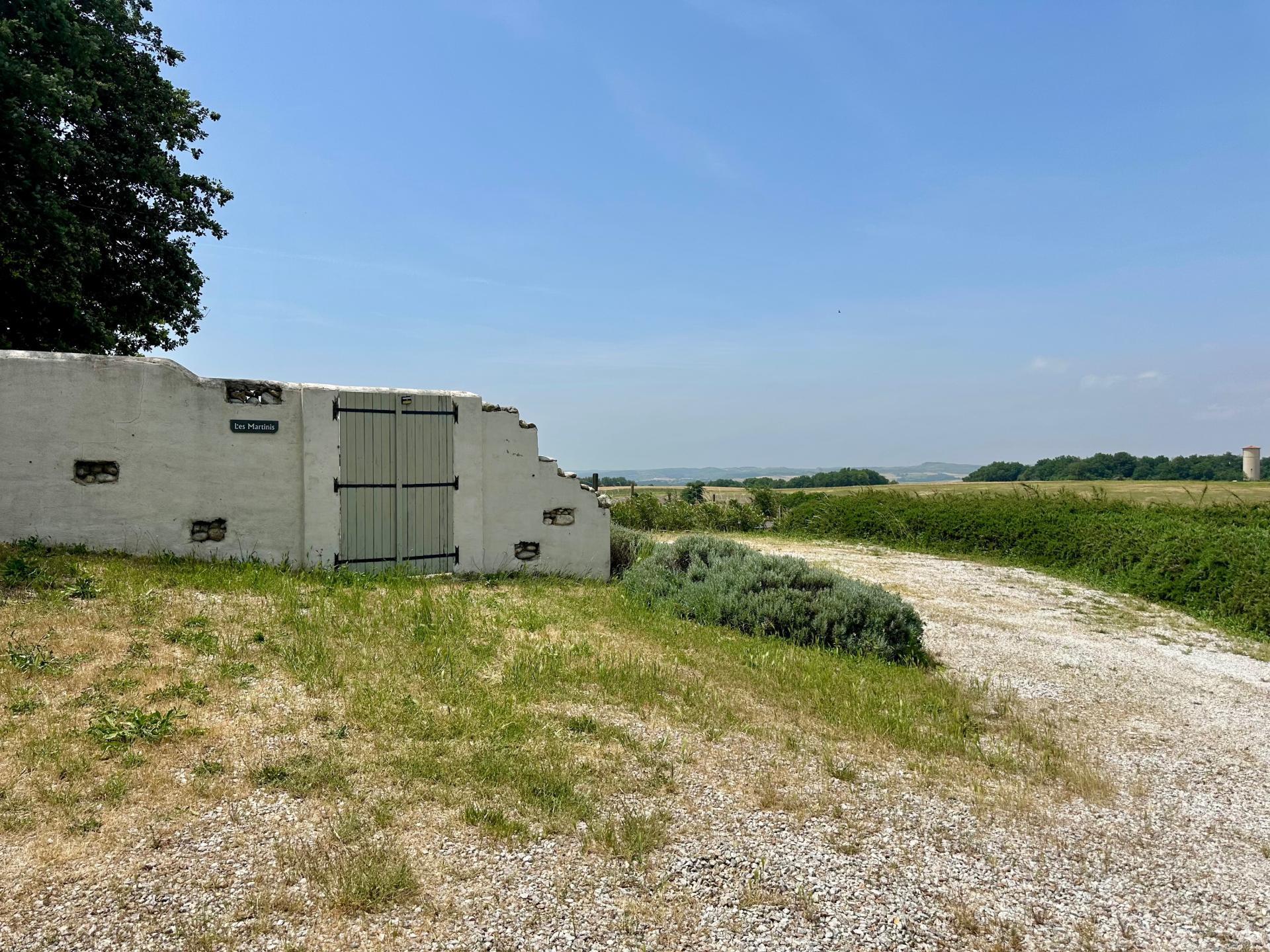 Purchase: Luxury property (09500)