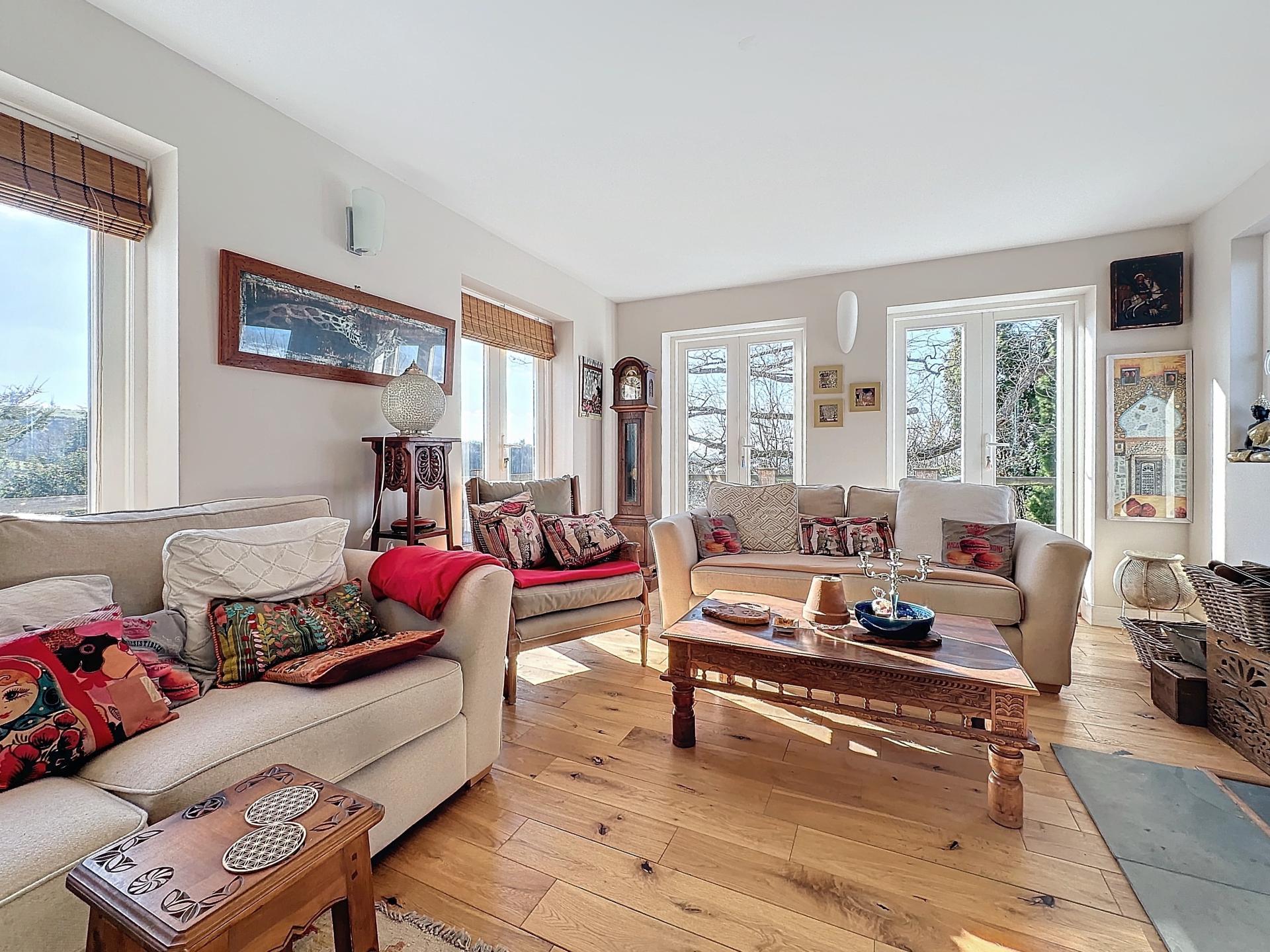 Purchase: Luxury property (09500)