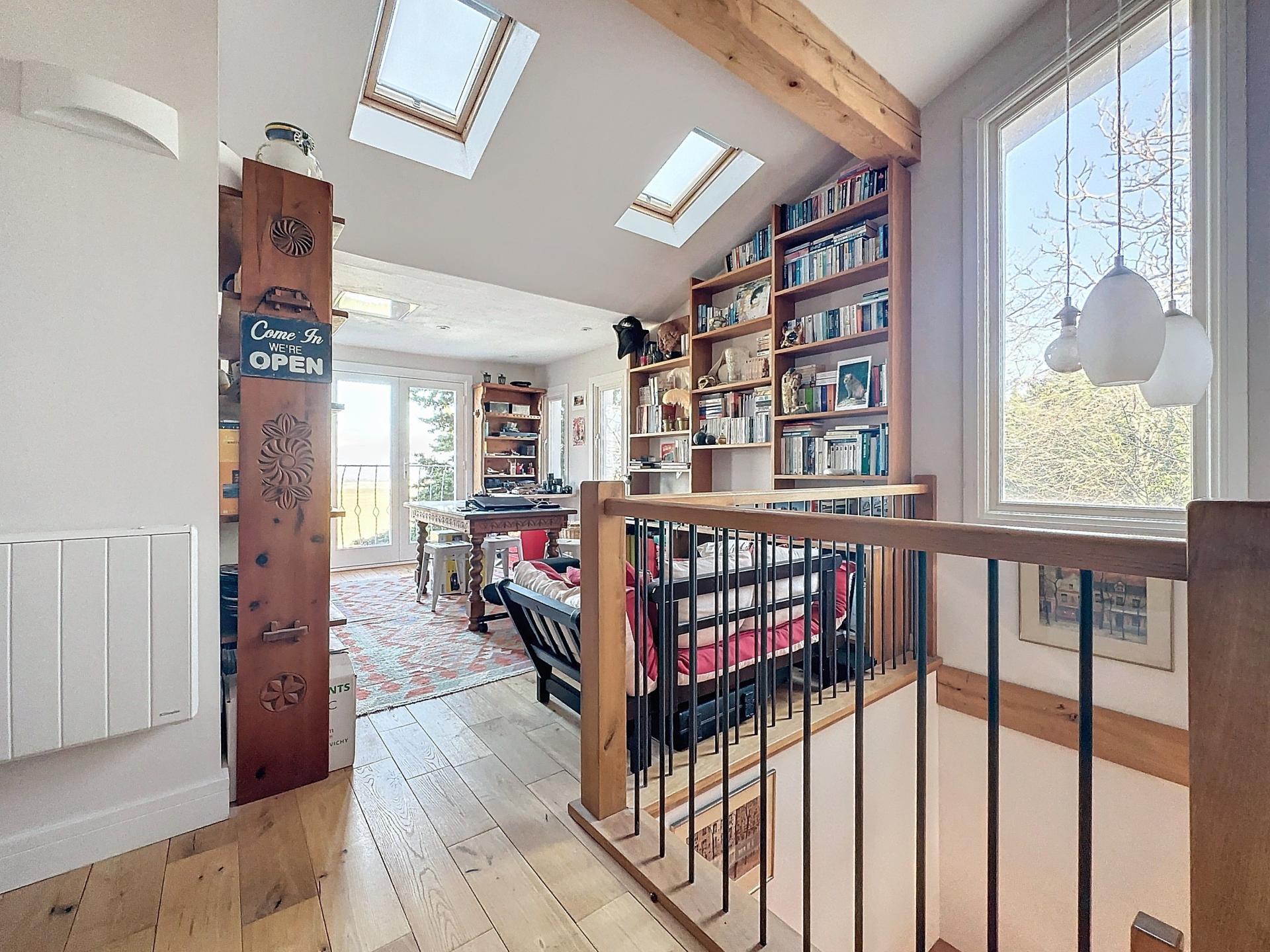 Purchase: Luxury property (09500)