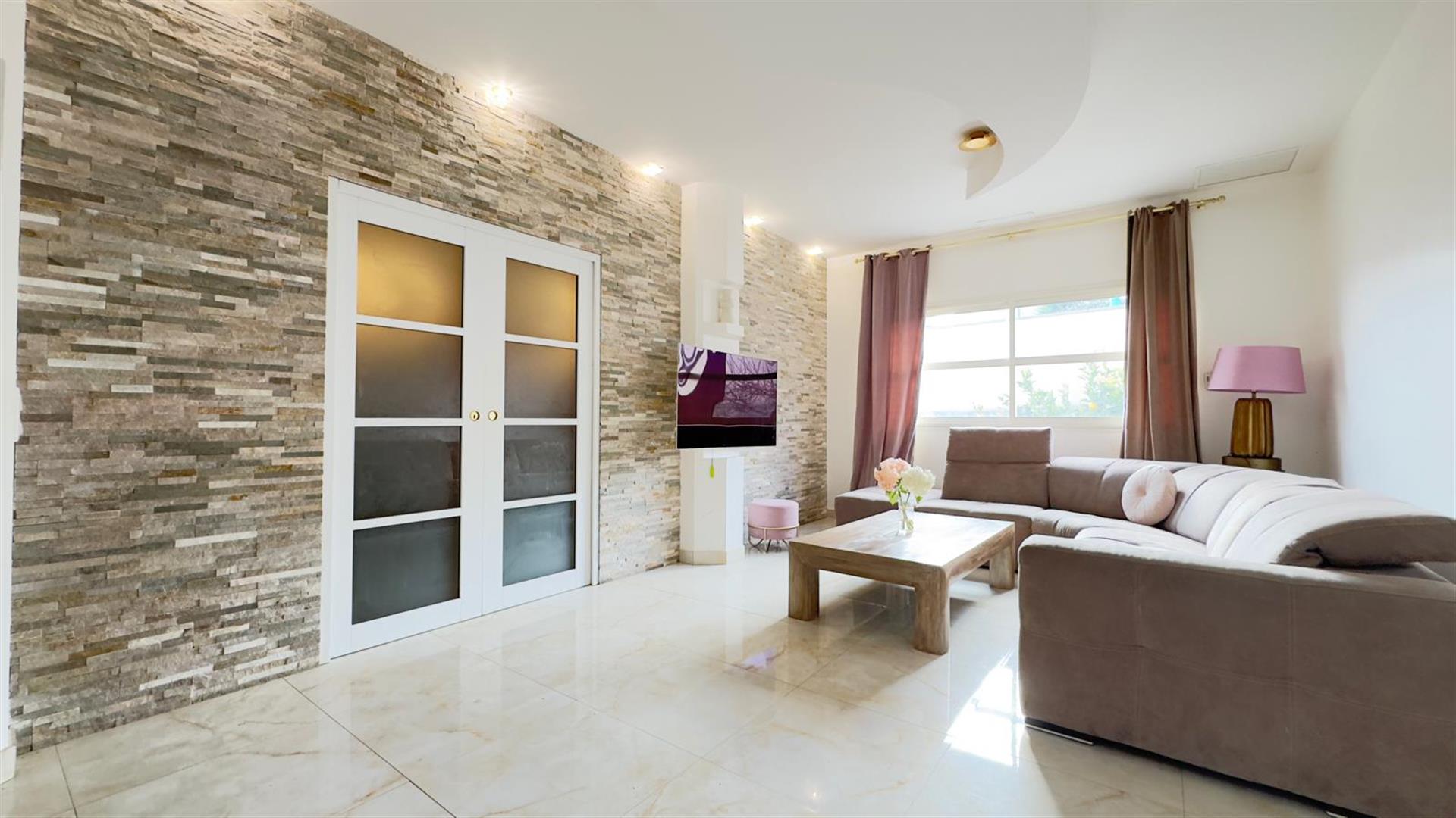 Exceptional modern villa with high-end amenities