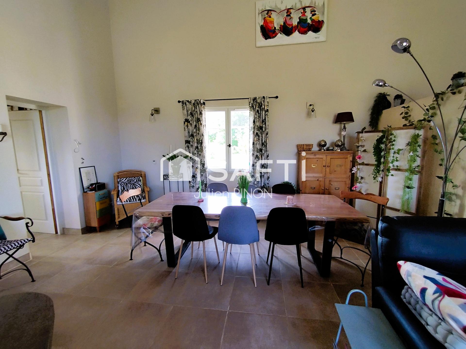 Purchase: Luxury property (84400)