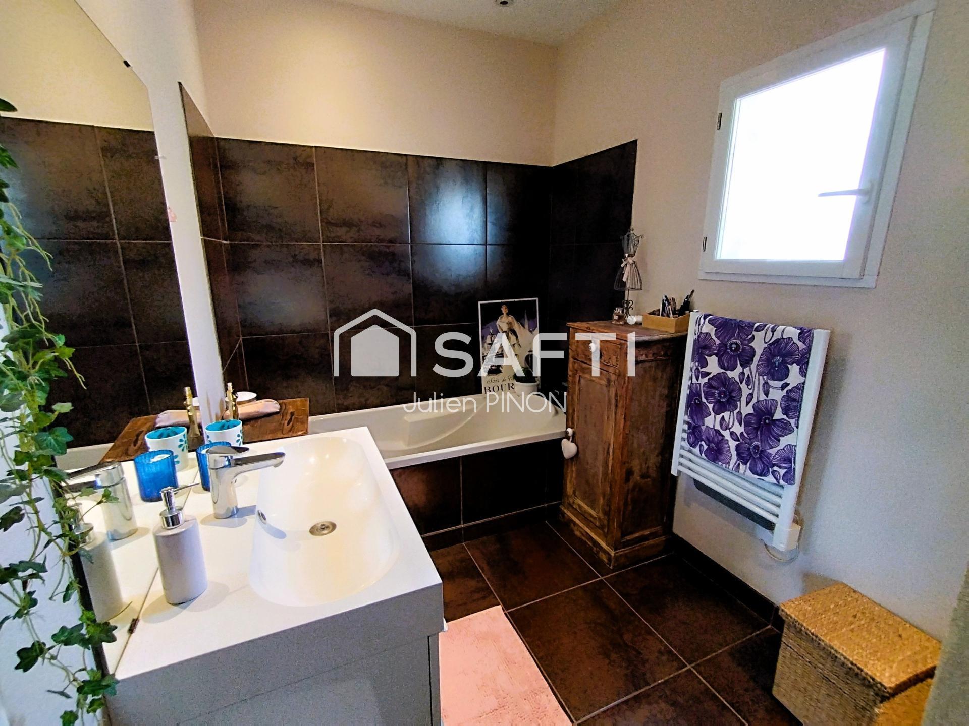 Purchase: Luxury property (84400)
