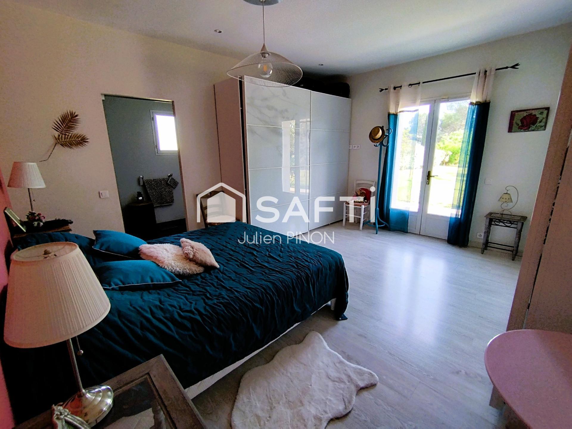 Purchase: Luxury property (84400)