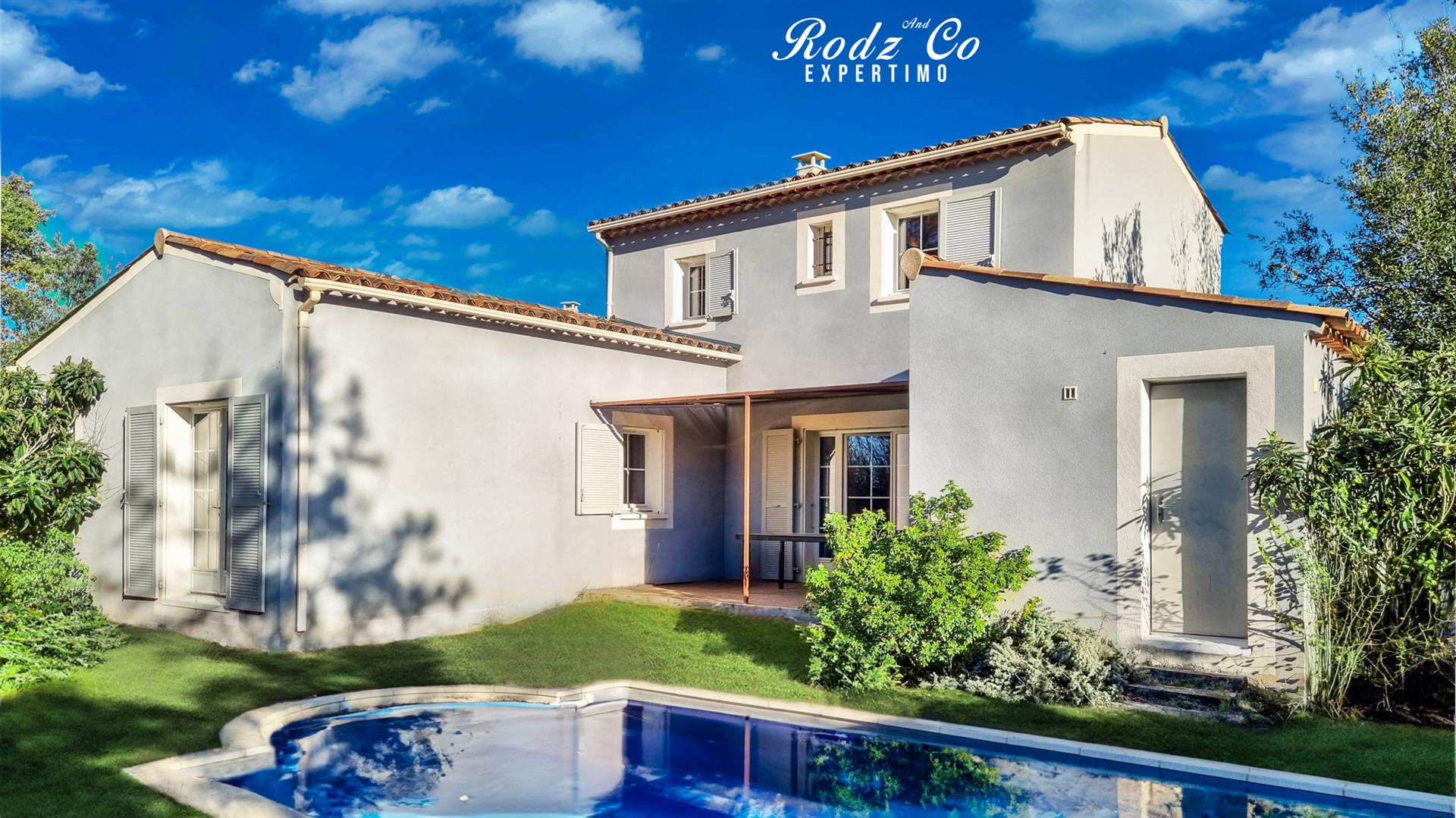 House for sale in Saint Saturnin les Apt of approximately 147m2, 6 rooms, 4 bedrooms, 1 garage, 1 sw