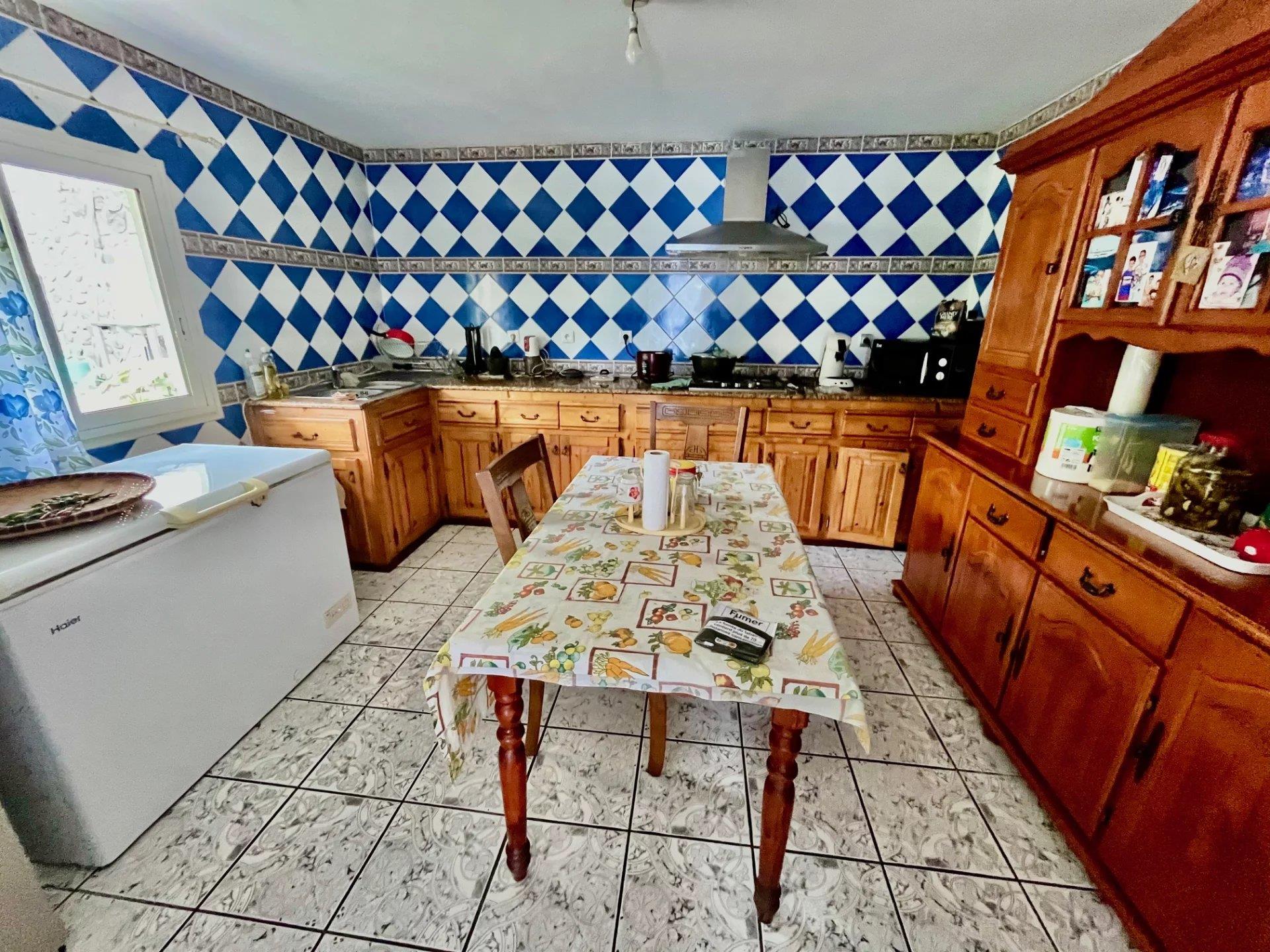 Traditional house with high potential in Les Avirons