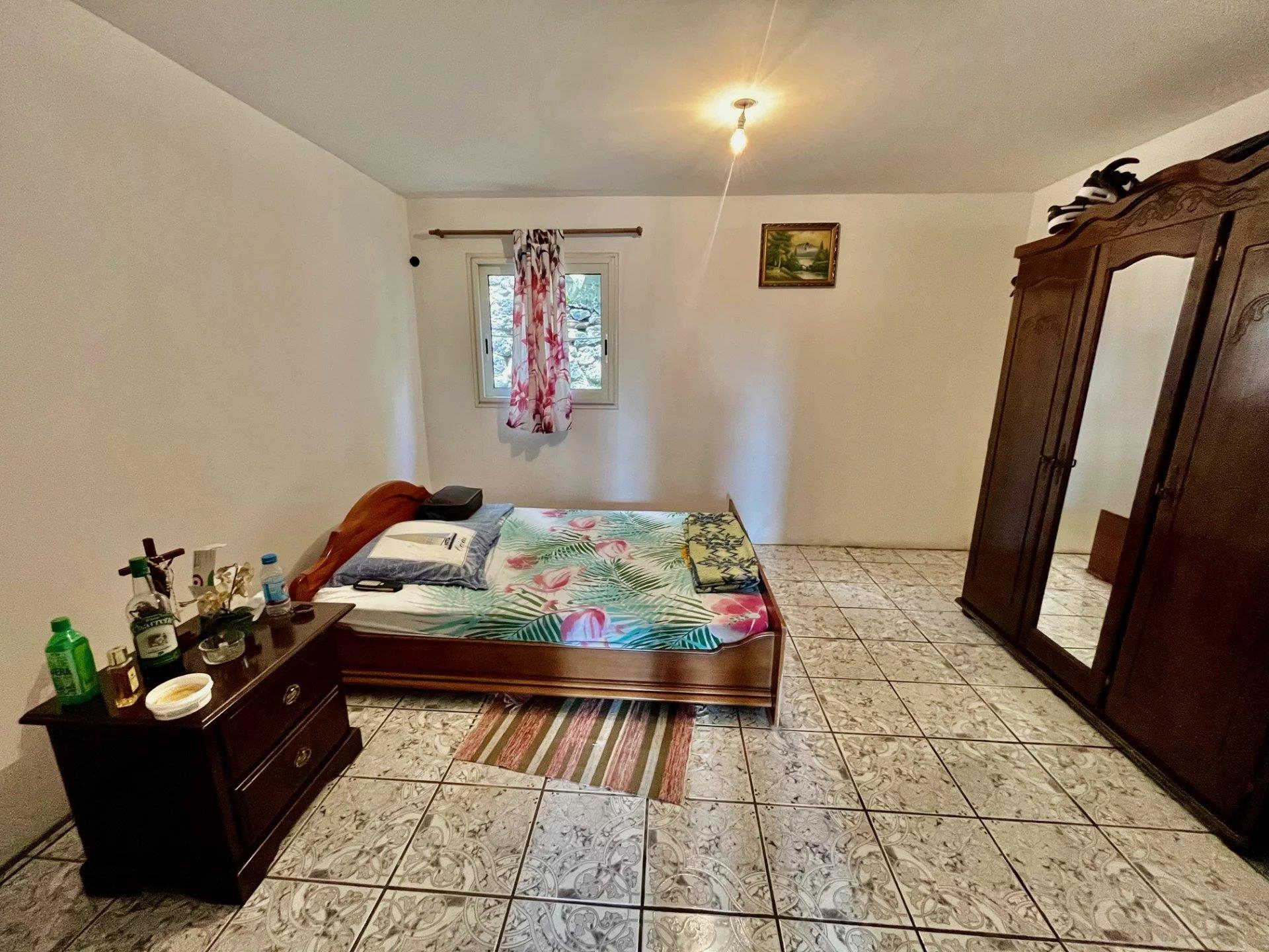 Traditional house with high potential in Les Avirons