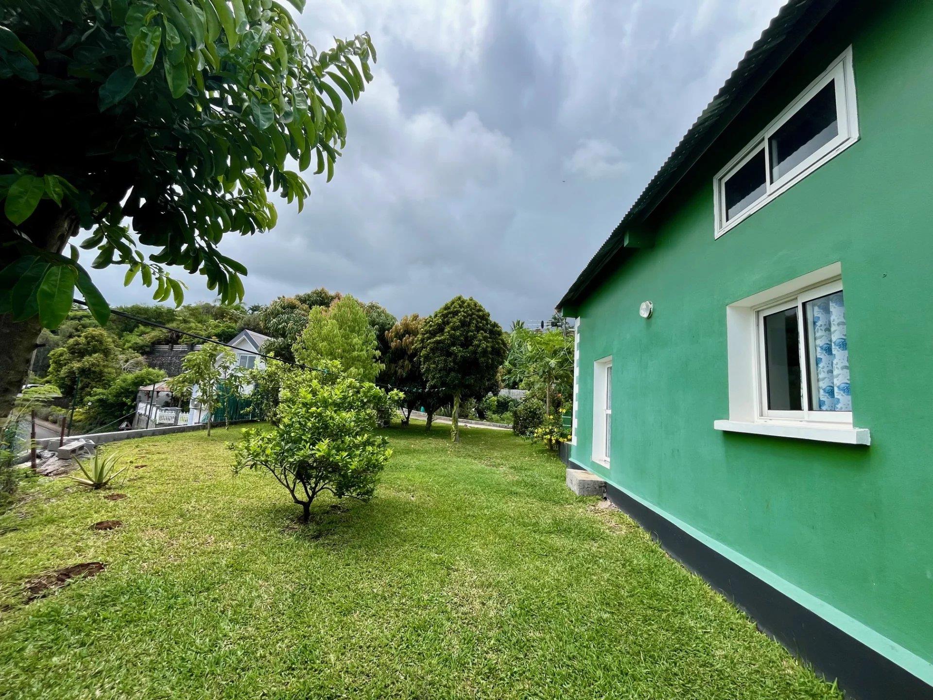 Traditional house with high potential in Les Avirons