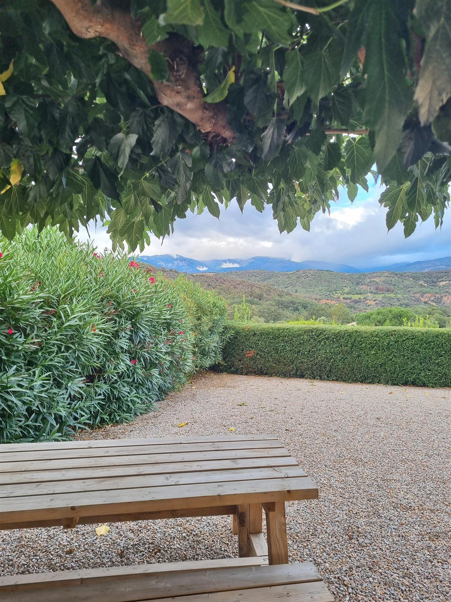 Moderna casa de quatro quartos com piscina, jardim e garagem perto de Finestret 66 Pyrenees Orienta