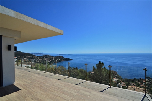 Außergewöhnliche moderne Villa mit Panoramablick auf das Meer
