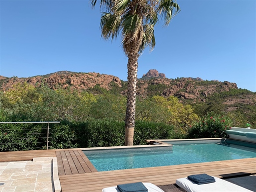 Villa with swimming pool, garage and panoramic view of the Esterel