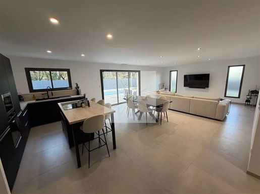 Maison moderne avec piscine à Allan