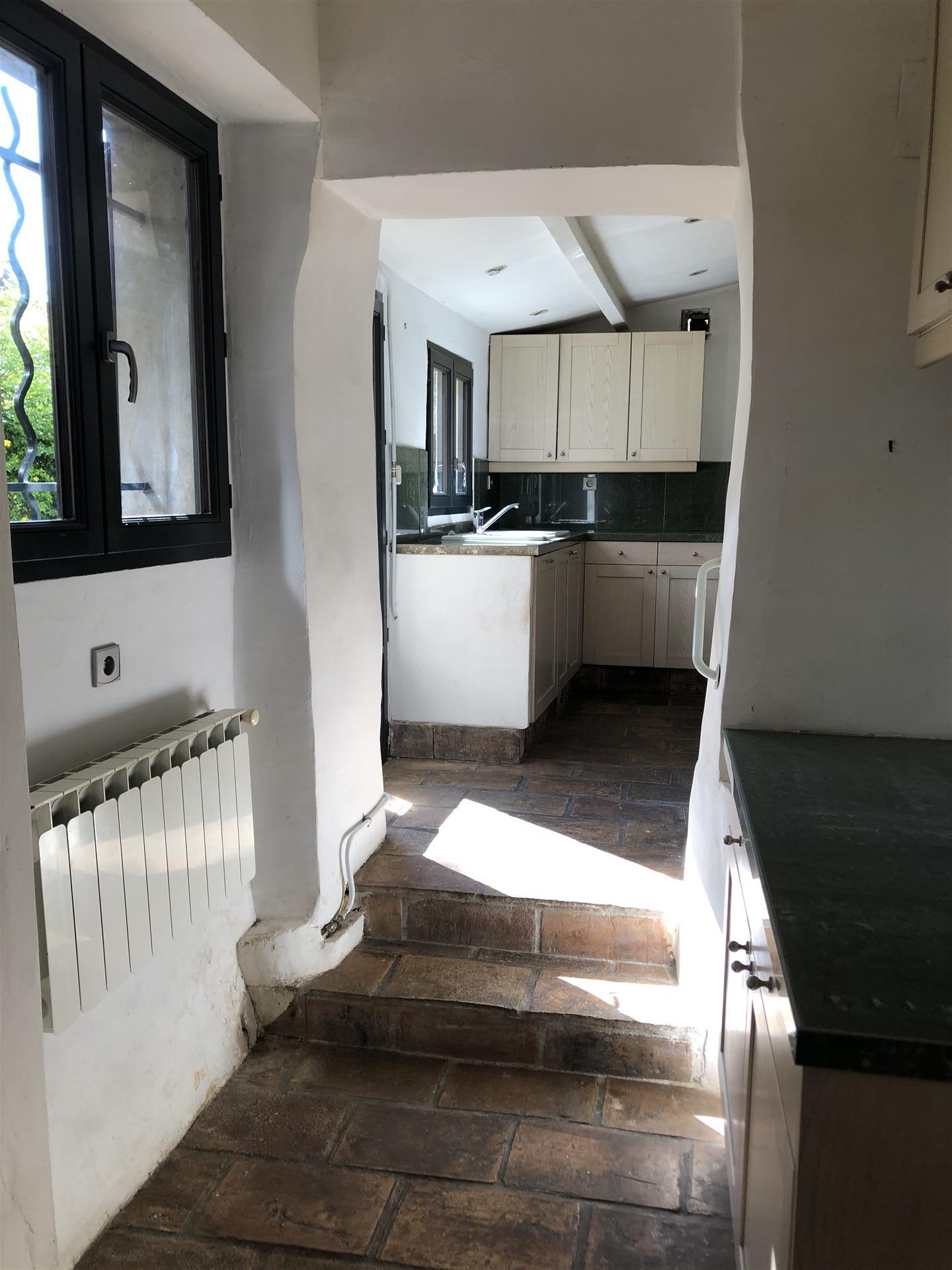 Charmante maison de village du 19ème siècle avec jardin et potentiel de rénovation 