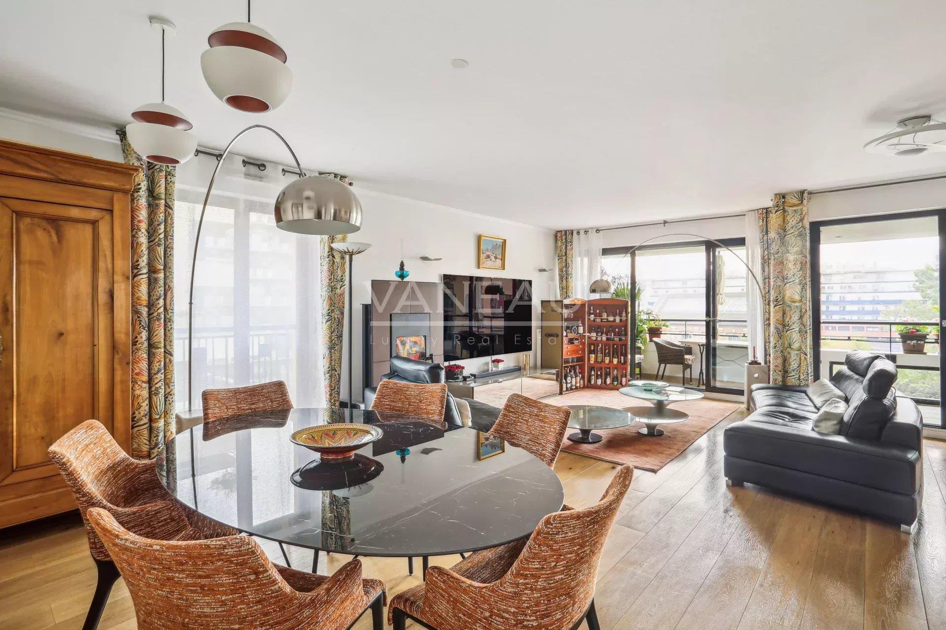 Paris al XVII-lea - Apartament de familie cu terasă, vedere neobstrucționată.