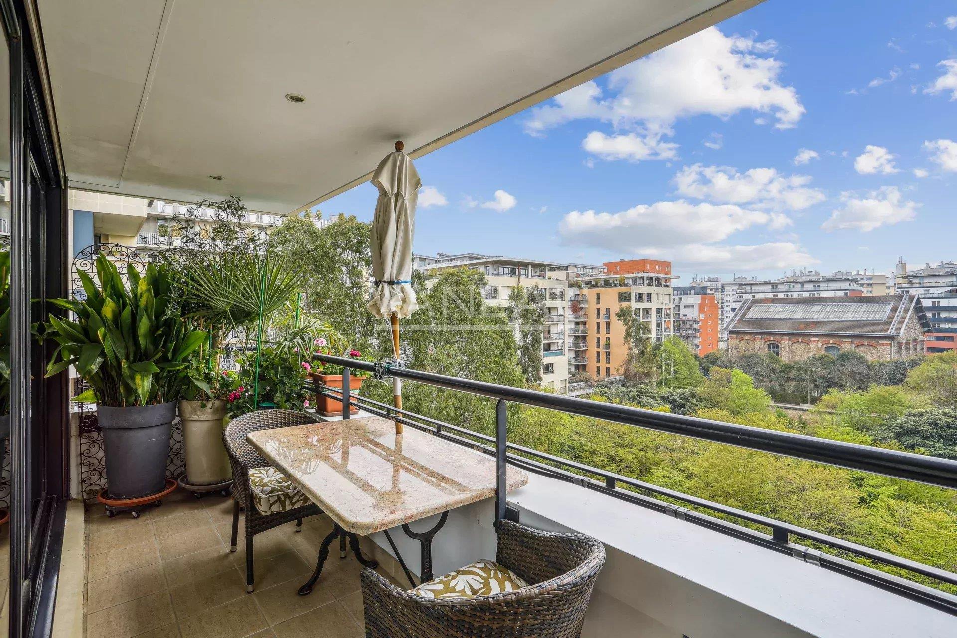 Paris al XVII-lea - Apartament de familie cu terasă, vedere neobstrucționată.