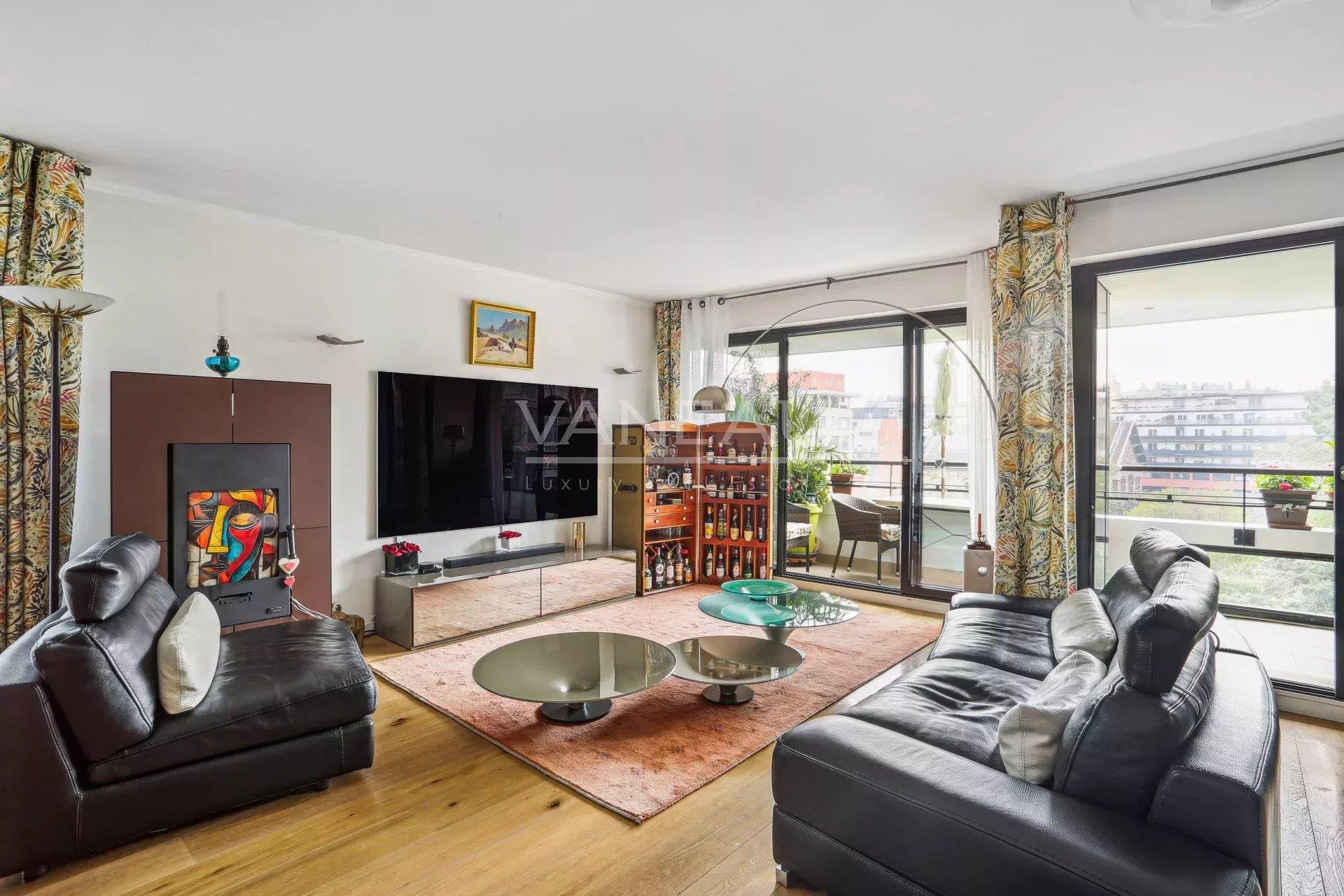 Paris al XVII-lea - Apartament de familie cu terasă, vedere neobstrucționată.